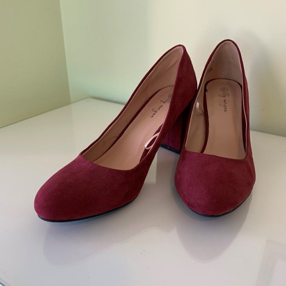 Lily Morgan Sz 9 burgundy faux suede pump, gold heel detail, never worn